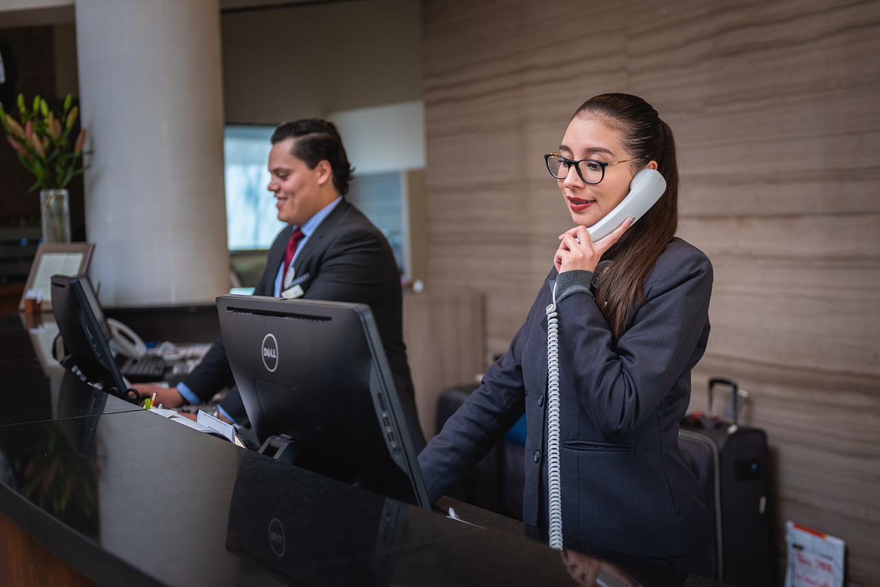 Qual è il lavoro di un receptionist?